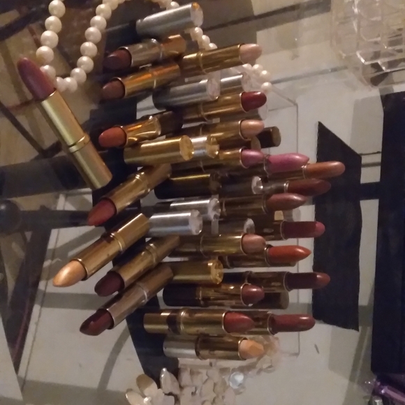 L'OREAL lip sticks,Vintage 8 each or 80  for ALL!! - Picture 2 of 8